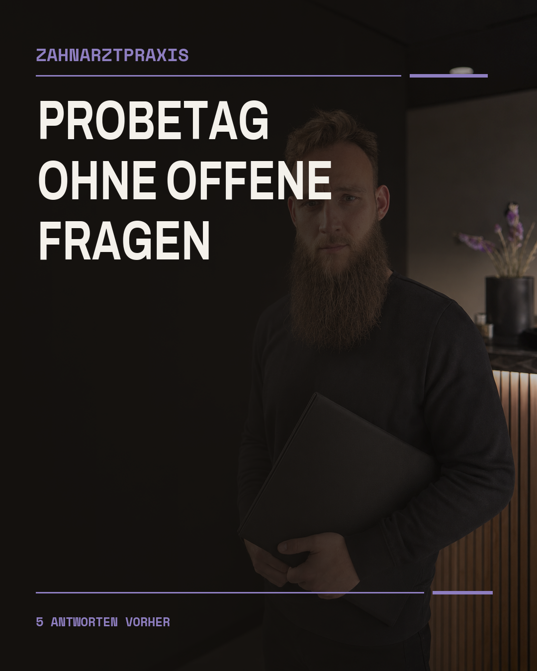 Rafael steht in einem neutralen dunklen Empfangsbereich mit einer geschlossenen Mappe. Der Bildtext lautet: Vor dem Probearbeiten.