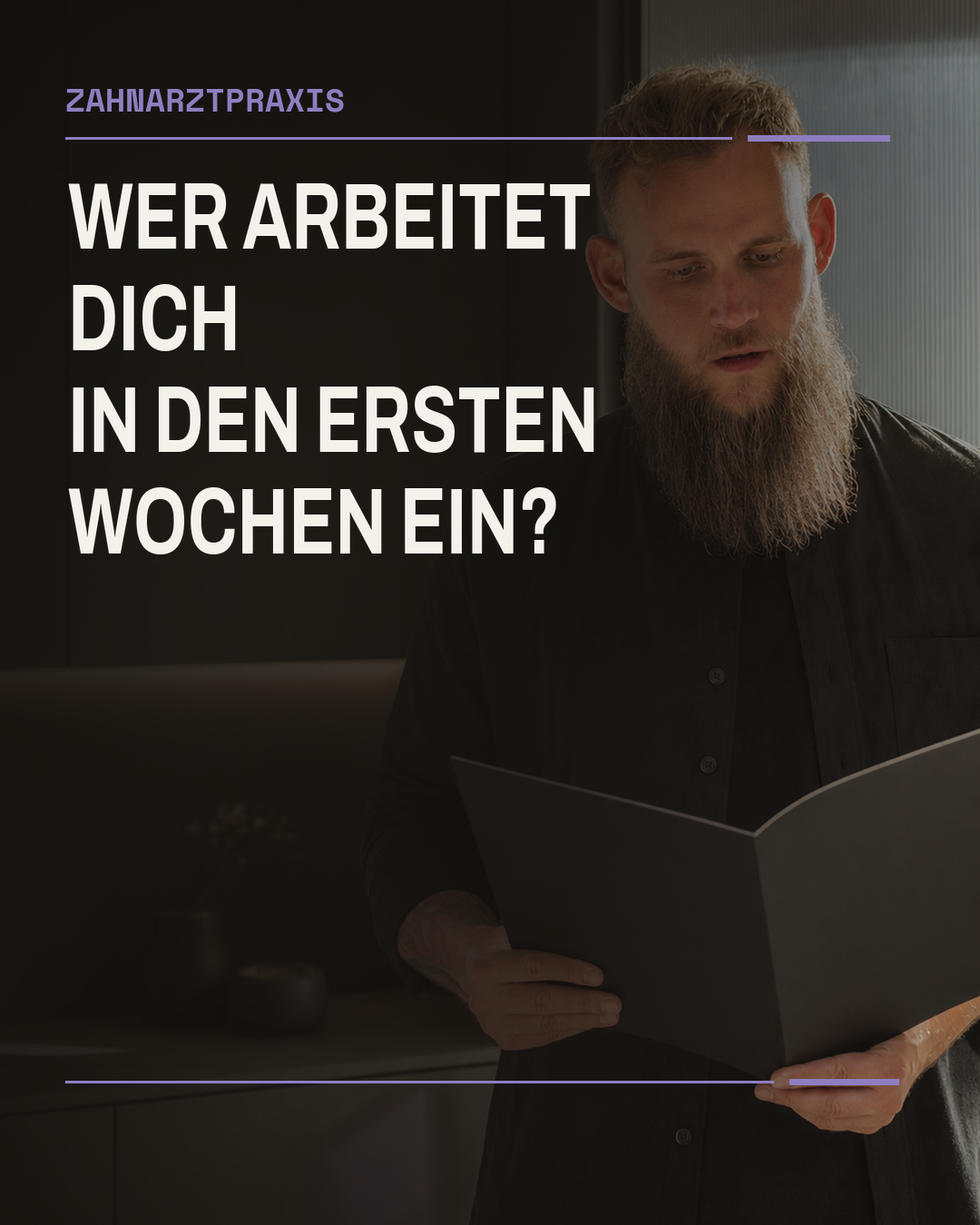 Rafael prüft in einem ruhigen Personalbereich eine unbeschriftete Mappe. Der Bildtext fragt: Wer arbeitet dich in den ersten Wochen ein?