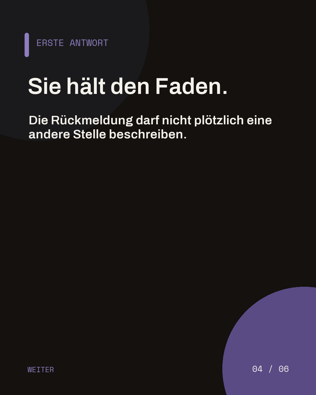 Dunkle Slide über eine erste Antwort, die dieselbe Stelle wie Kampagne und Karriereseite beschreibt.