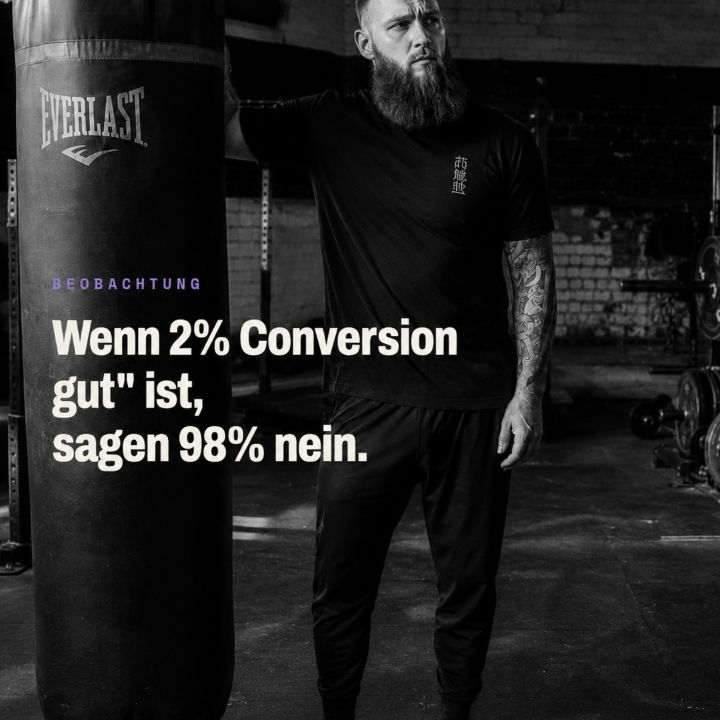 Rafael steht neben einem Boxsack im Gym. Der Bildtext sagt: Wenn 2 % Conversion gut ist, sagen 98 % nein.